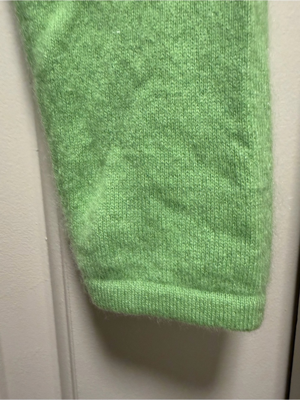 Mainbocher Pure Cashmere V-Neck Sweater Size L Green 100% Cashmere Pullover - Picture 7 of 7